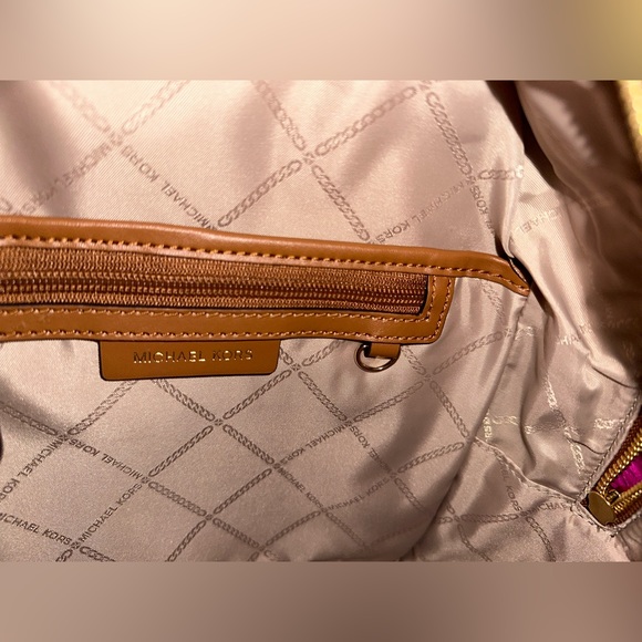 **SOLD**NWOT Michael Kors Signature Valerie Medium Backpack. - Picture 5 of 15